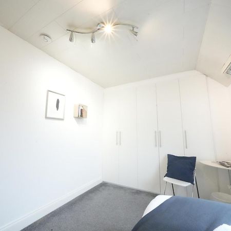 Airport Comfy Stay Harmondsworth Екстер'єр фото