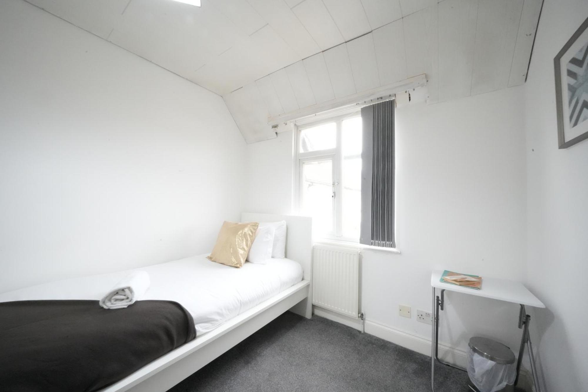 Airport Comfy Stay Harmondsworth Екстер'єр фото