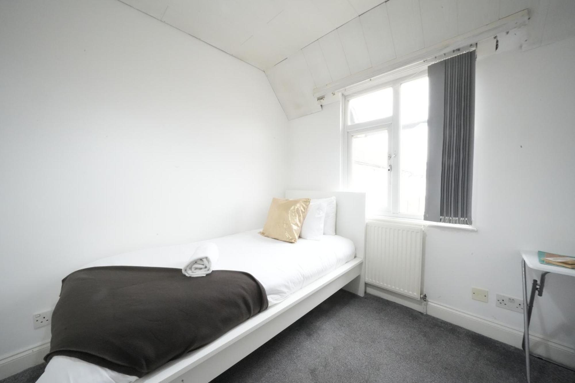 Airport Comfy Stay Harmondsworth Екстер'єр фото