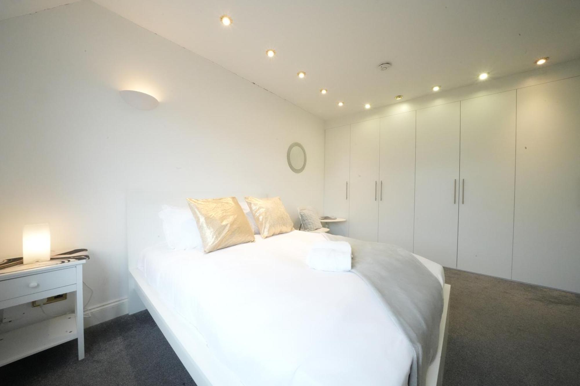 Airport Comfy Stay Harmondsworth Екстер'єр фото